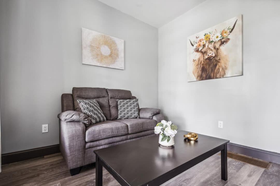 Spacious 5br 2bath Near The Falls & Casino Holiday home Niagara Falls